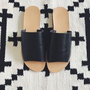 BRAND NEW TOPSHOP Black Flat Leather Sandals